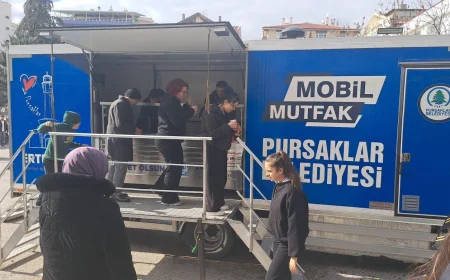 Hot Soup Served to Visitors at Pursaklar 3rd Book Days to Warm Up the Winter
