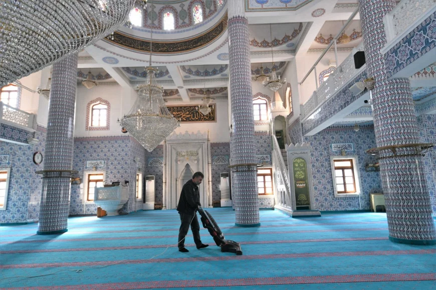 Pursaklar Municipality Intensifies Mosque Cleaning During Ramadan: 'We Will Continue Our Efforts for Healthy Worship Spaces'